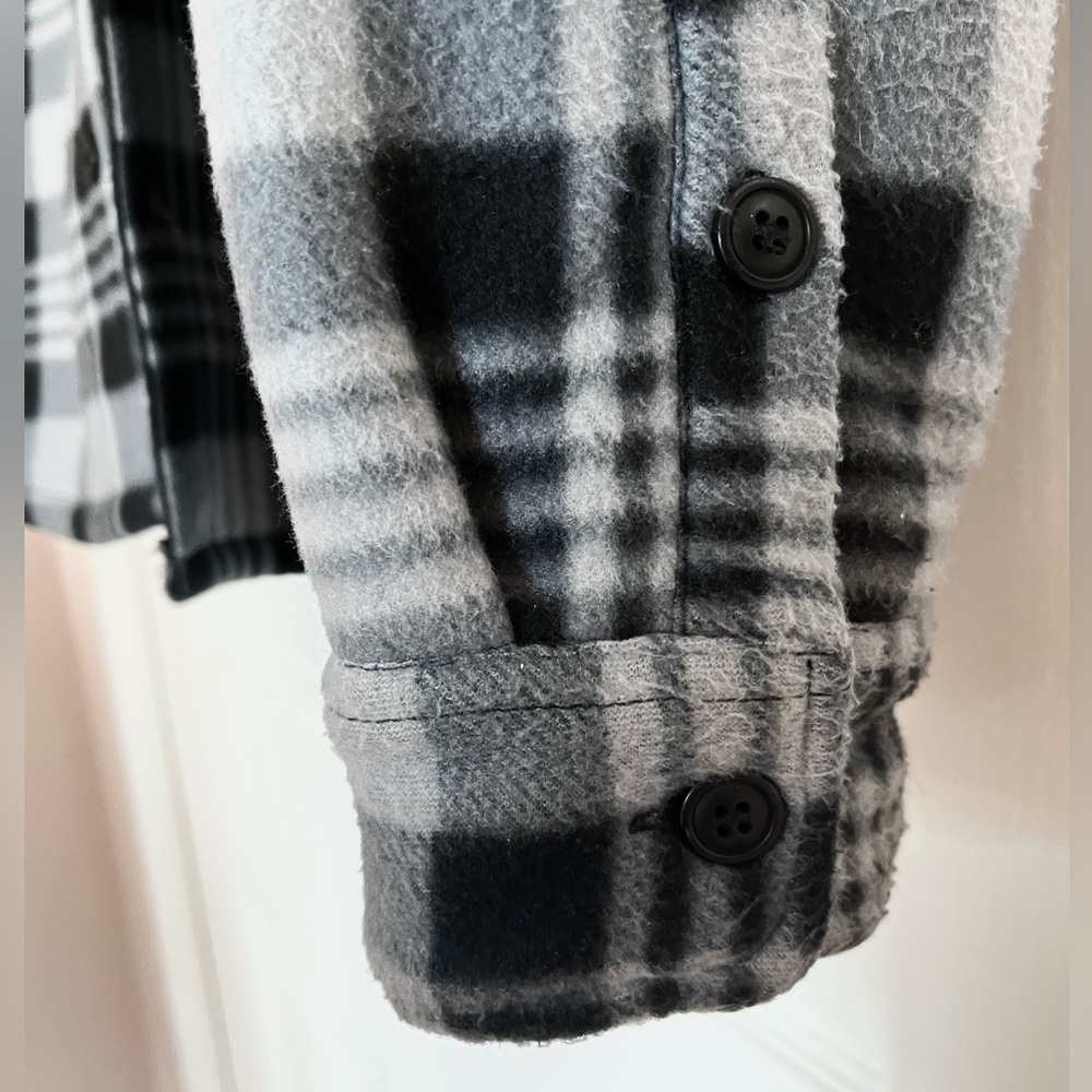 Sherpa Lined Plaid Shacket Men’s Black Grey Fleece Jacket Size M - Picture 9 of 10